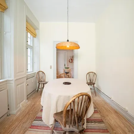 Bright Historic 2br By Nyhavn & Stroget